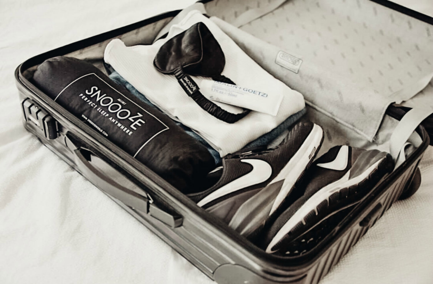 snoooze mini in suitcase